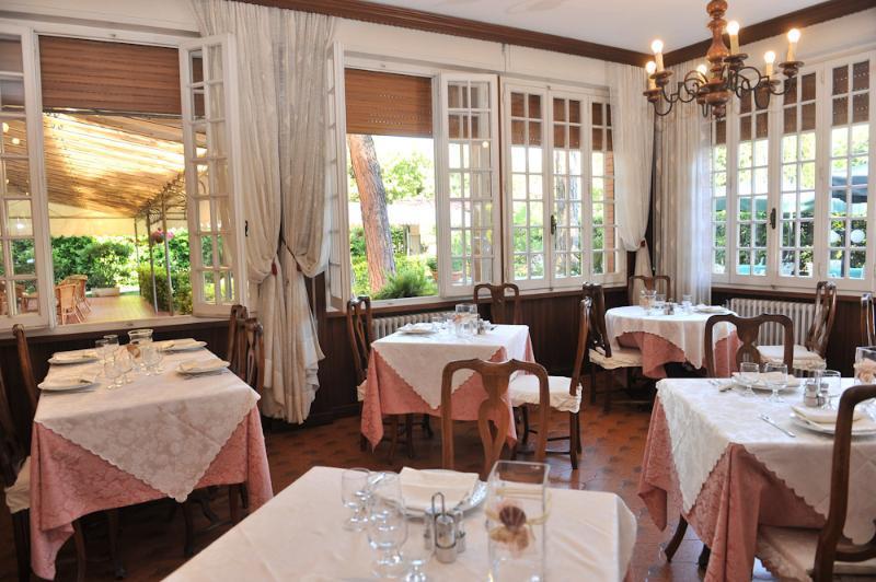 Hotel La Pineta Al Mare Форте-деи-Марми Экстерьер фото