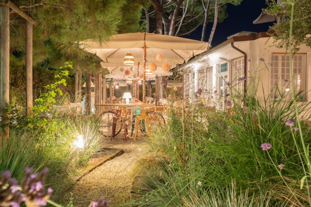 Hotel La Pineta Al Mare Форте-деи-Марми Экстерьер фото