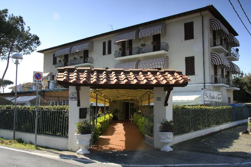 Hotel La Pineta Al Mare Форте-деи-Марми Экстерьер фото