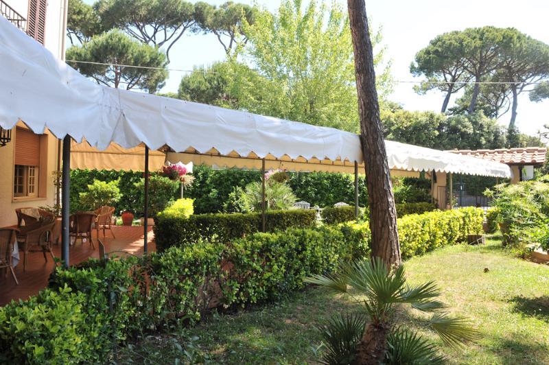 Hotel La Pineta Al Mare Форте-деи-Марми Экстерьер фото